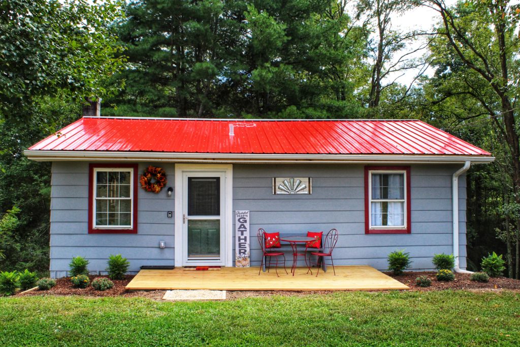 Wine Country Cottage, Airbnb in Elkin NC