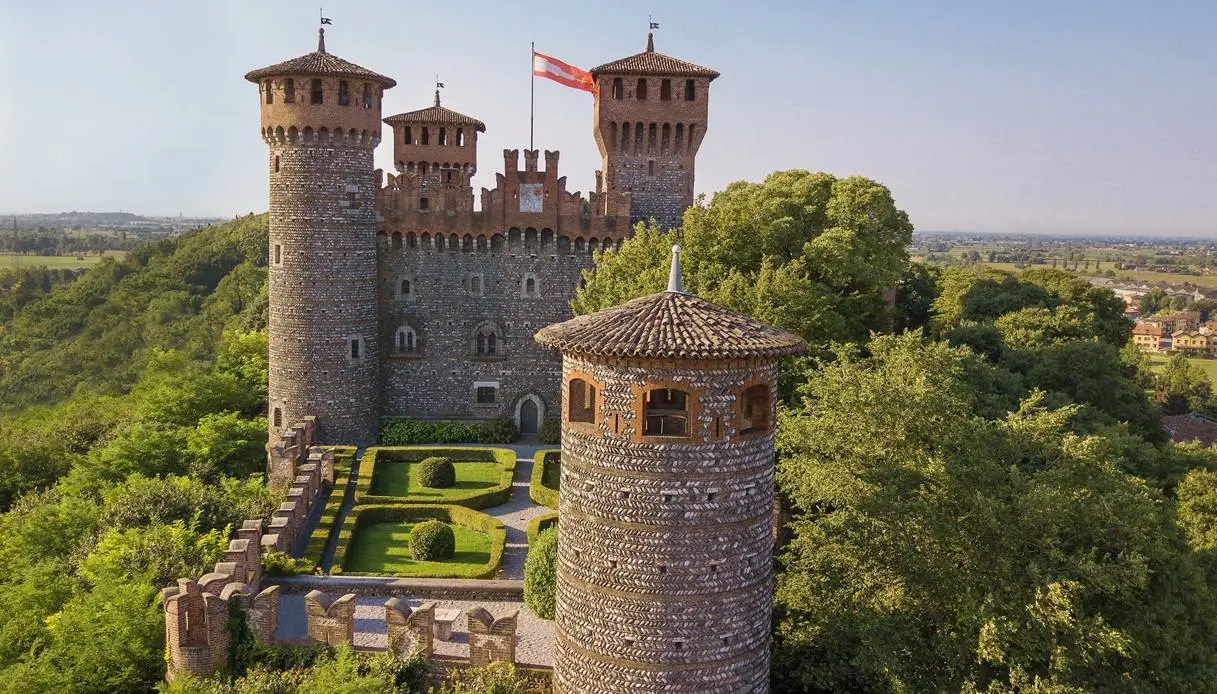 Castello Bonoris: A Fortress Born from a Romantic Dream