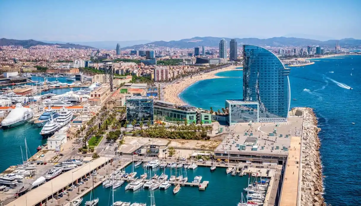 Spain Overtakes France: By 2040 It Will Be the Most Visited Country