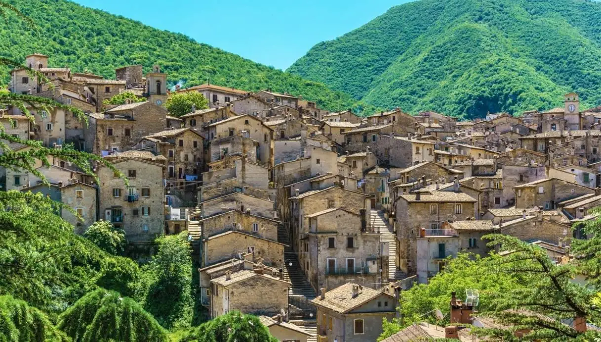 Scanno’s Deer Harassed by Tourists as Anti-Rudeness Rules Arrive