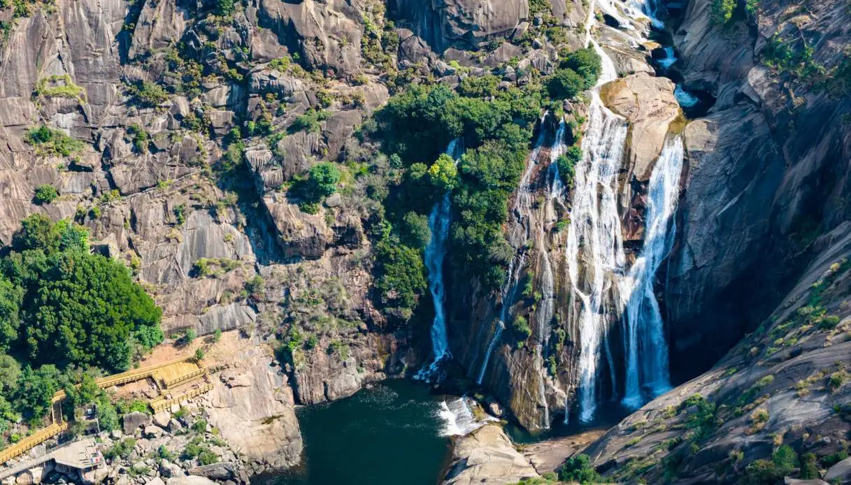 Ézaro Waterfall: Where a Princess’s Room Is Hidden