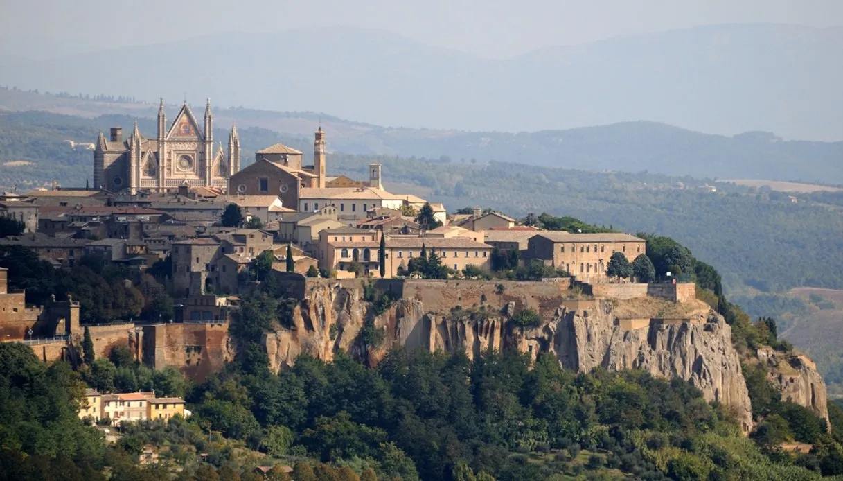 Orvieto Charms The Independent as Praise Arrives for the Umbrian City