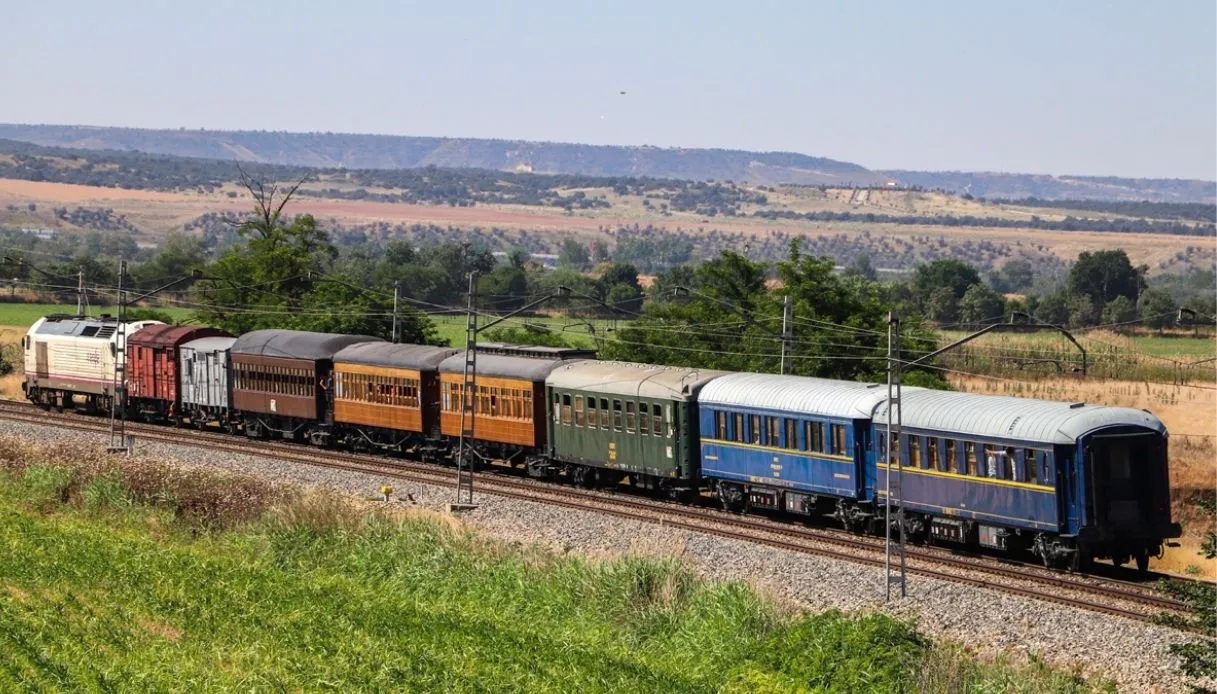 Strawberry Train Madrid to Aranjuez: Info & Prices Autumn 2026