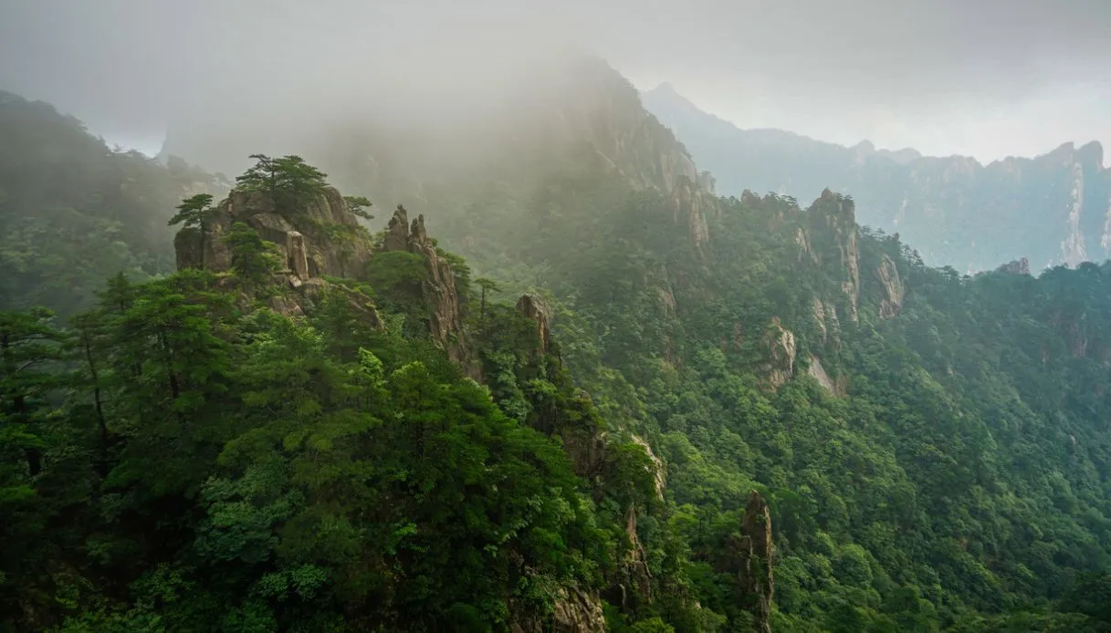 620 Steps in the Chinese Mountains for Those Unafraid of Heights
