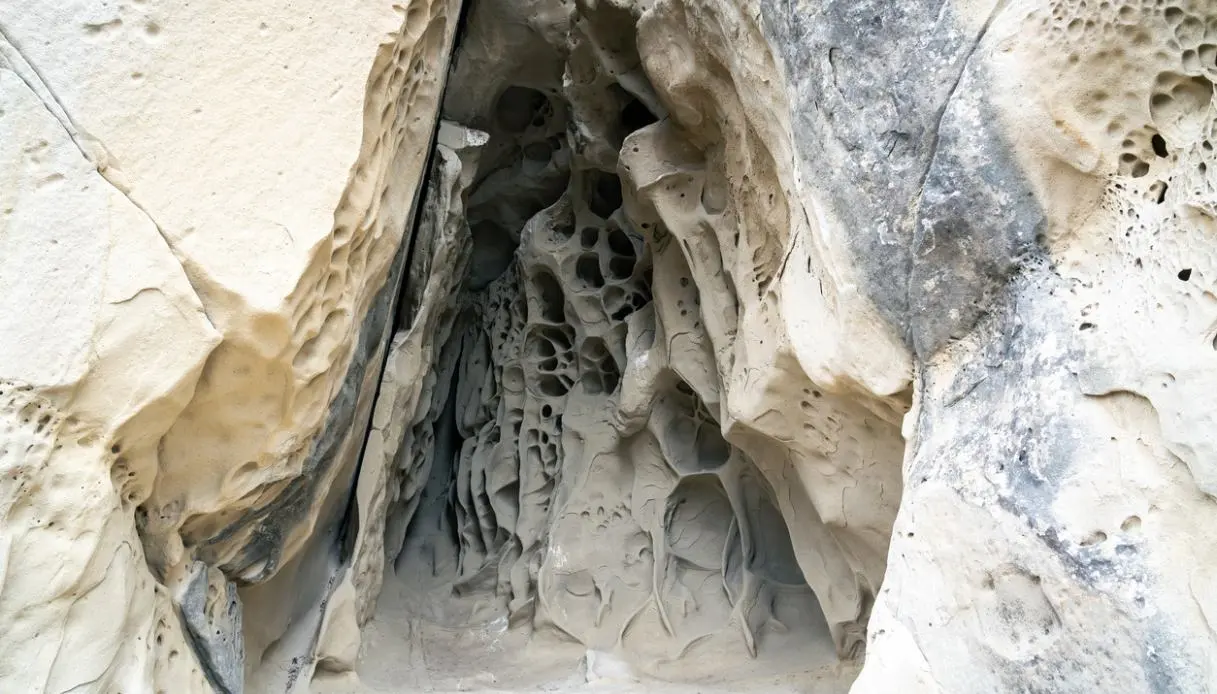 Sorpasso Caves: Italian Cheese-Shaped Cavities